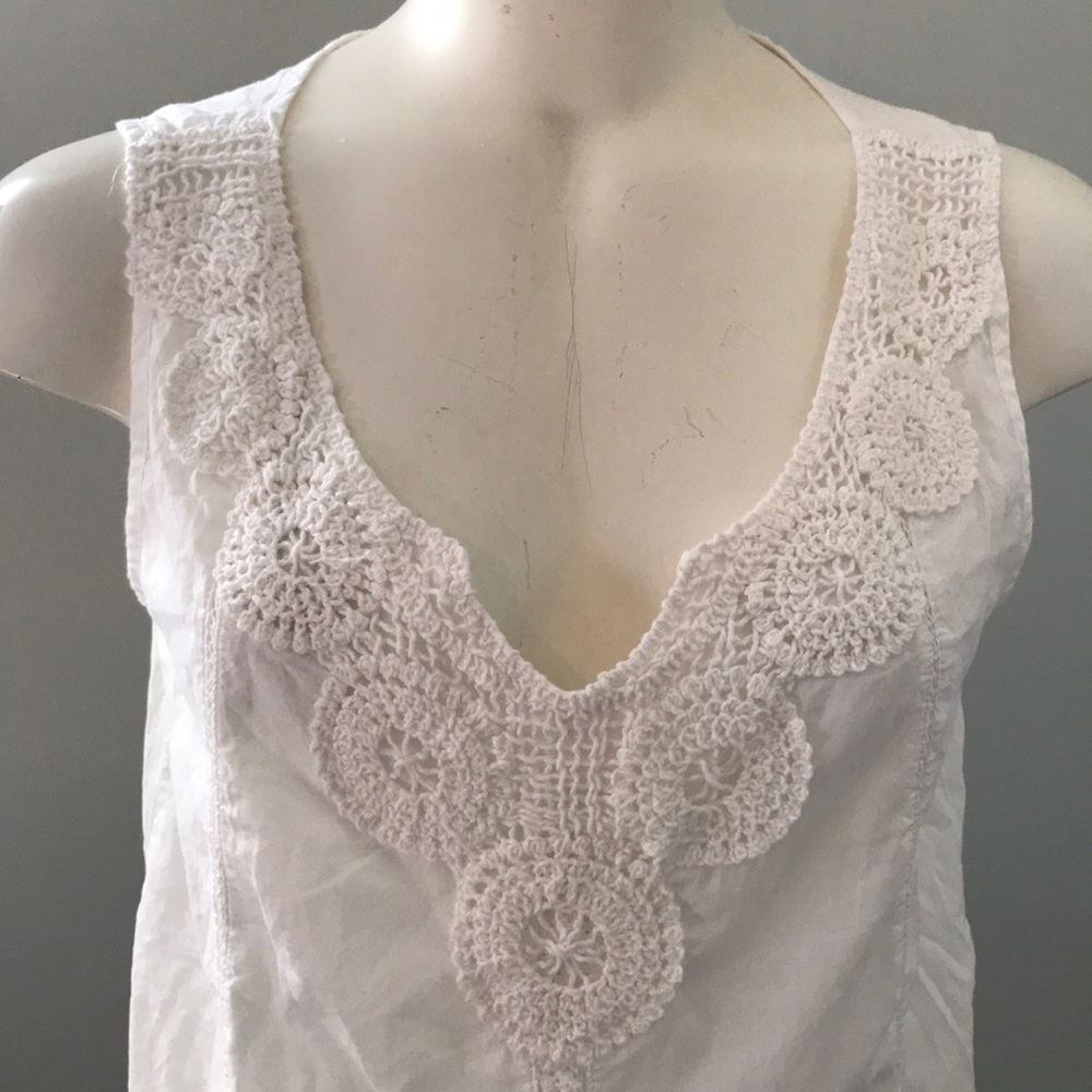 Crochet lacy white tank sleeveless top medium